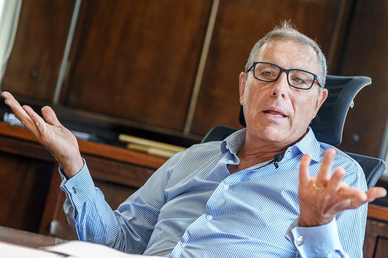 El ministro de Economía, Gabriel Oddone, en su despacho.