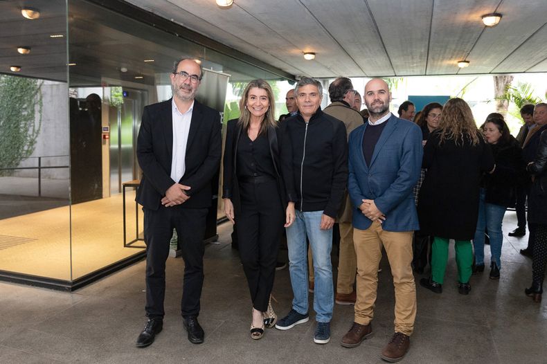 Director periodístico de Búsqueda Andrés Danza, gerenta comercial de Grupo Magnolio Karen Jawetz, Alejandro Borensztein y gerente general de Magnolio Media Group Iñaki Abadie