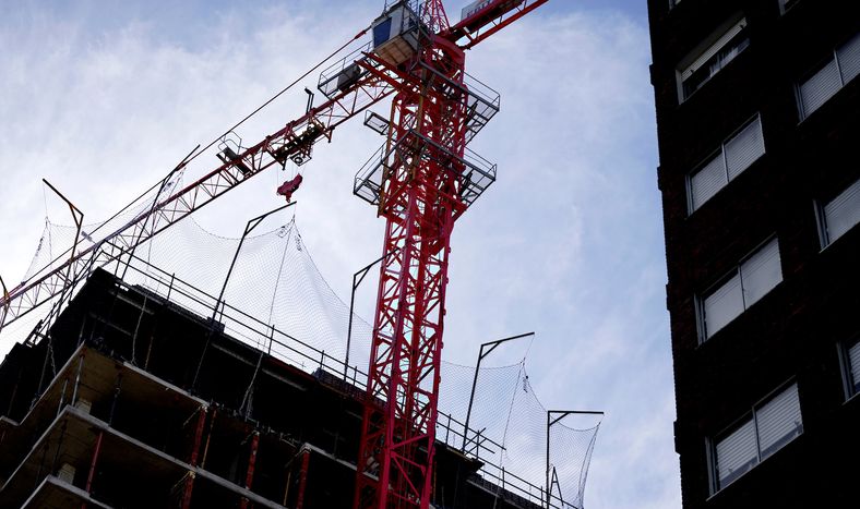 Contrucción de edificio en Avenida Italia, en Montevideo