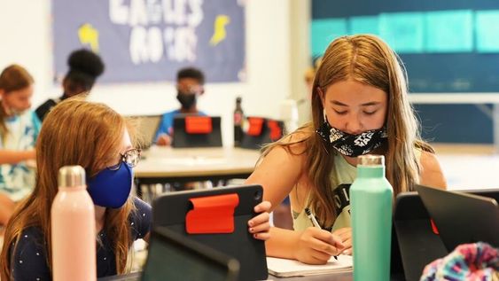 imagen de Colegios privados anticipan problemas por “controversia” entre derechos y libertades debido a la vacunación de los alumnos imagen de Colegios privados anticipan problemas por “controversia” entre derechos y libertades debido a la vacunación de los alumnos