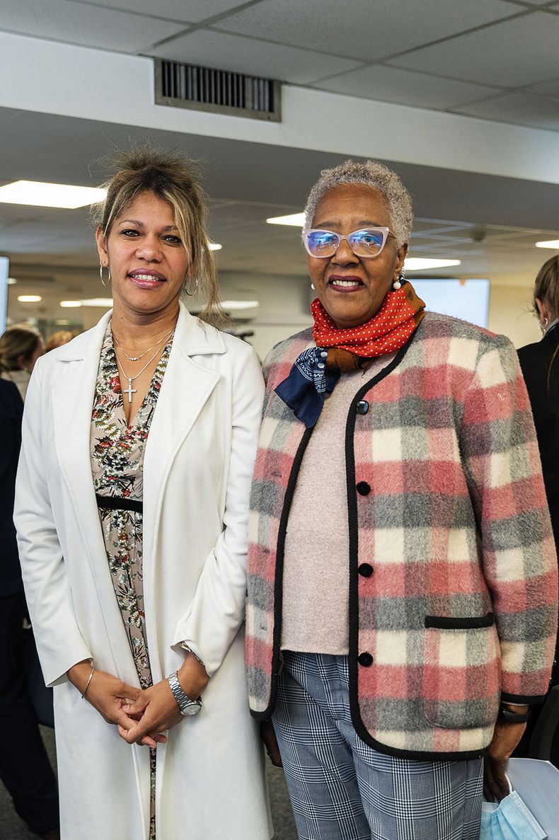 La directora de Promoción de Políticas Públicas para Afrodescendientes del Mides Leydis Aguilera con Vicenta Camusso Pintos, técnica asesora de Inefop 