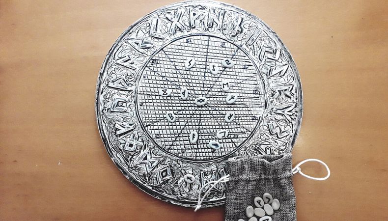 imagen de Cuándo terminará la cuarentena según las runas, la astrología y la borra de café