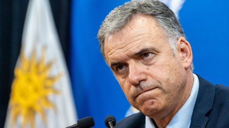 Yamandu Orsi en conferencia de prensa en Torre Ejecutiva en Montevideo.