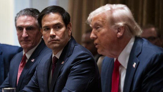 El secretario de Estado de Estados Unidos, Marco Rubio, y el presidente de Estados Unidos, Donald Trump, asisten a una reunión de gabinete en la Casa Blanca, el 26 de febrero de 2025. El secretario de Estado de Estados Unidos, Marco Rubio, y el presidente de Estados Unidos, Donald Trump, asisten a una reunión de gabinete en la Casa Blanca, el 26 de febrero de 2025.