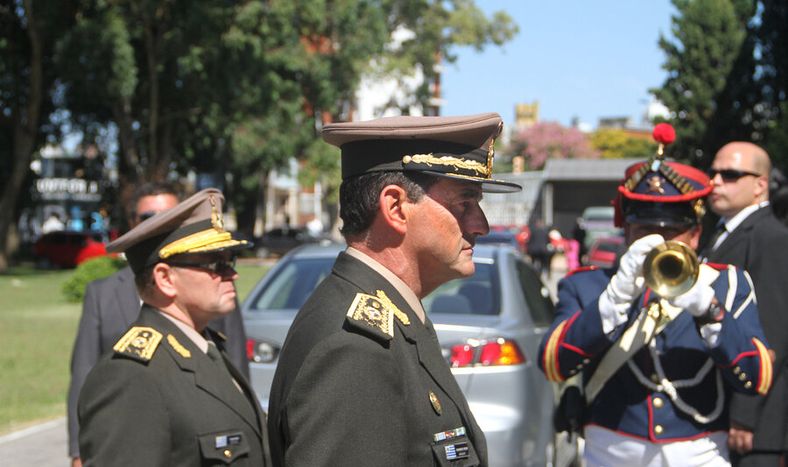 imagen de Manini envía señales contradictorias: acata sanción en silencio,  pero permite que se acuse al gobierno de “soberbia e hipocresía”