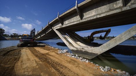 Búsqueda | Obras en el puente de La Barra en Maldonado. Foto: Pablo Kreimbuhl / adhocFOTOS