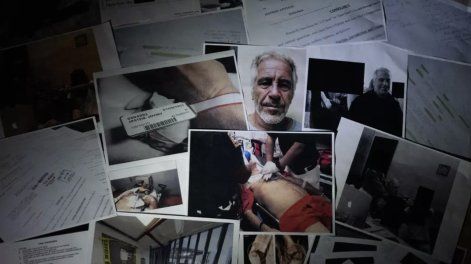 Fotografías sin fecha del caso Epstein publicadas por el Departamento de Justicia de EE.UU., en una instantánea tomada el 9 de febrero de 2026 en Le-Perreux-sur-Marne, a las afueras de París.