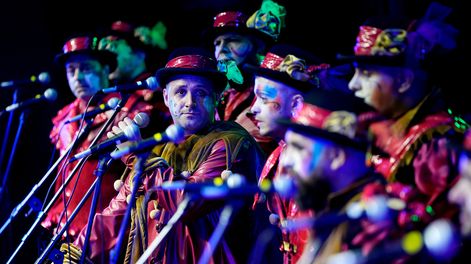 Murga La Trasnochada en el tablado del Velódromo de Montevideo