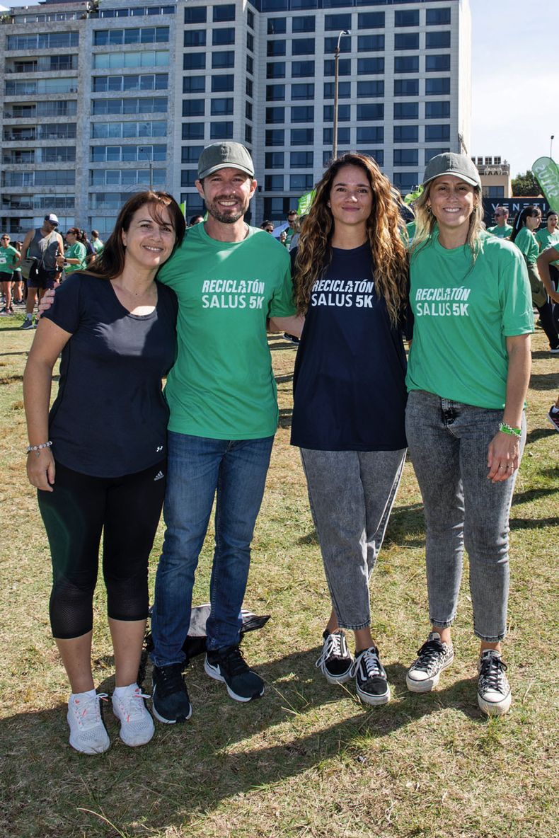 Directora ejecutiva de Cempre Uruguay Marisa Cirillo, director industrial de Salus Pablo Imperiale, Agostina Vaccotti, de Asuntos Corporativos y Sustentablidad de Salus, y Laura Kotsachis, gerenta de Asuntos Corporativos y Sustentablidad