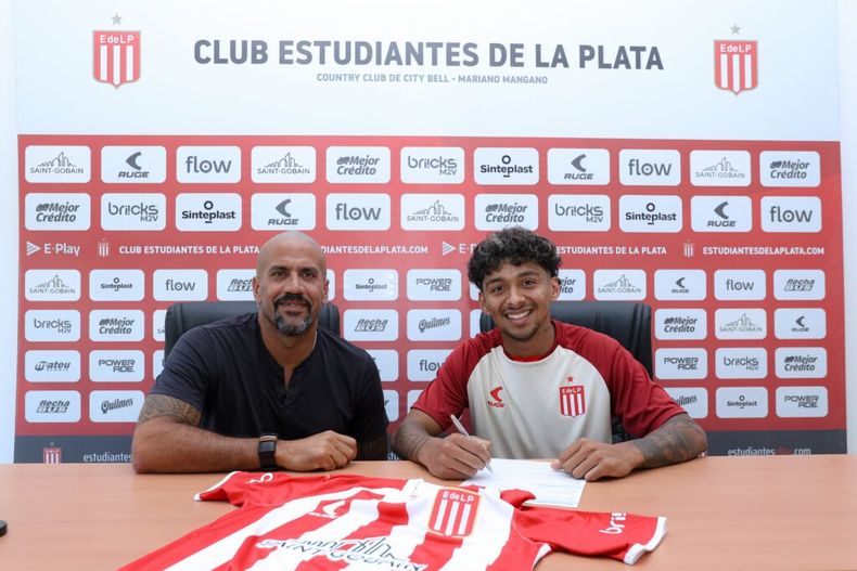 Juan Sebastián Verón, presidente de Estudiantes de La Plata, al presentar como refuerzo a Cristian Medina, futbolista que compró Foster Gillett