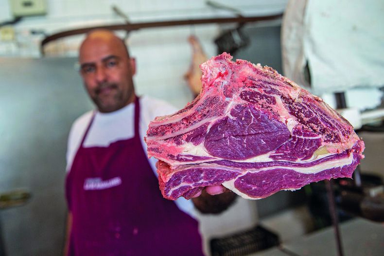 Consumo de carne bovina no varía según el lugar de residencia, edad, sexo, nivel educativo y nivel socioeconómico. Foto: Mauricio Zina / adhocFOTOS