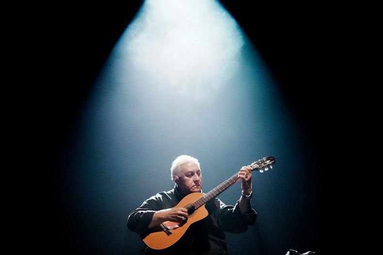Julio Cobelli en homenaje a Zitarrosa el 10 de marzo 2026.