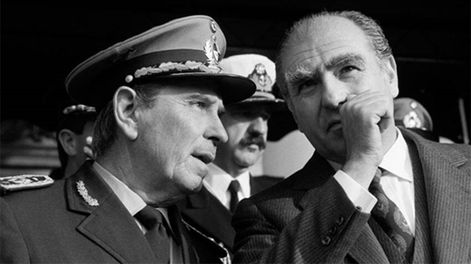 El comandante del Ejército Hugo Medina y el presidente electo Julio María Sanguinetti