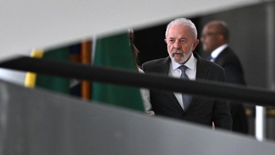 El presidente de Brasil, Luiz Inácio Lula da Silva, camina por los pasillos del Palacio del Planalto, en Brasilia El presidente de Brasil, Luiz Inácio Lula da Silva, camina por los pasillos del Palacio del Planalto, en Brasilia