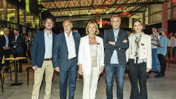 Head of Performance de iProspect Rodrigo Suárez, CEO Dentsu Uruguay y director de Dentsu X Gonzalo Suárez, VP Suárez & Clavera PR & Strategic Planning director Laura Clavera, CEO de Carat Uruguay Álvaro Suárez y directora de Operaciones de Dentsu Uruguay Cecilia Suárez Head of Performance de iProspect Rodrigo Suárez, CEO Dentsu Uruguay y director de Dentsu X Gonzalo Suárez, VP Suárez & Clavera PR & Strategic Planning director Laura Clavera, CEO de Carat Uruguay Álvaro Suárez y directora de Operaciones de Dentsu Uruguay Cecilia Suárez