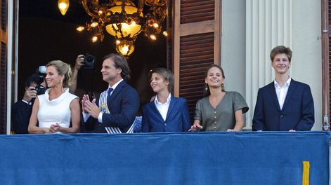Búsqueda | La imagen familiar de Luis Lacalle Pou el día de su investidura como presidente de Uruguay, el 1o de marzo de 2020, con su esposa y sus tres hijos. Foto: AFP