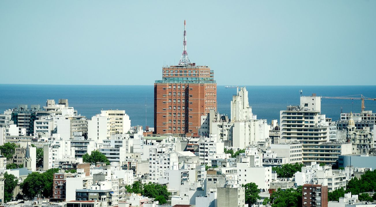 Intendencia de Montevideo vista desde la Torre de las Telecomunicaciones.