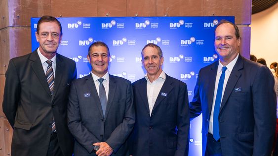 De Droguería Industrial Uruguay: gerente comercial y de Marketing Juan Pablo Pesce, director Alberto González-Rocca, gerente de Logística y Sistemas Marco Bonavita y director Marcelo Doldán. De Droguería Industrial Uruguay: gerente comercial y de Marketing Juan Pablo Pesce, director Alberto González-Rocca, gerente de Logística y Sistemas Marco Bonavita y director Marcelo Doldán.