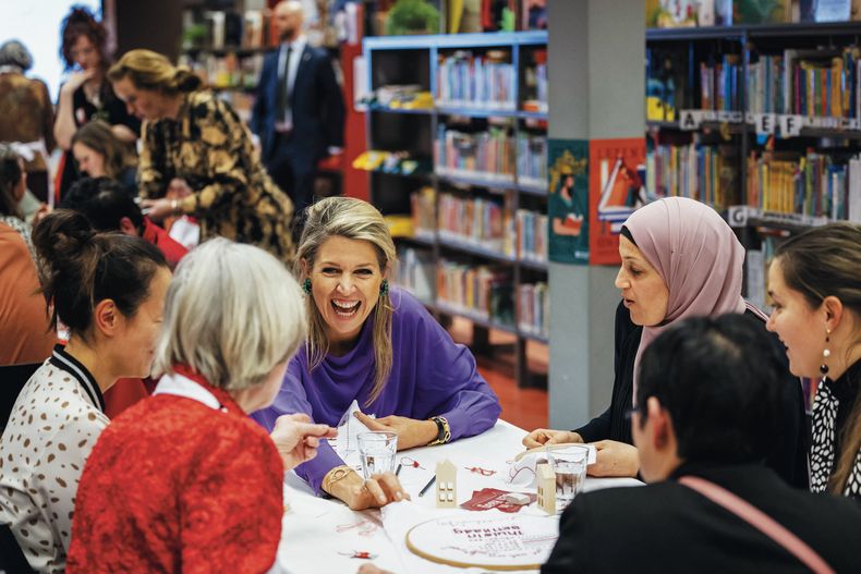 Máxima participó en una actividad del proyecto de arte comunitario Thuis in en Haag que invitaba a reflexionar sobre el sentido de pertenencia y las diversas definiciones de hogar
