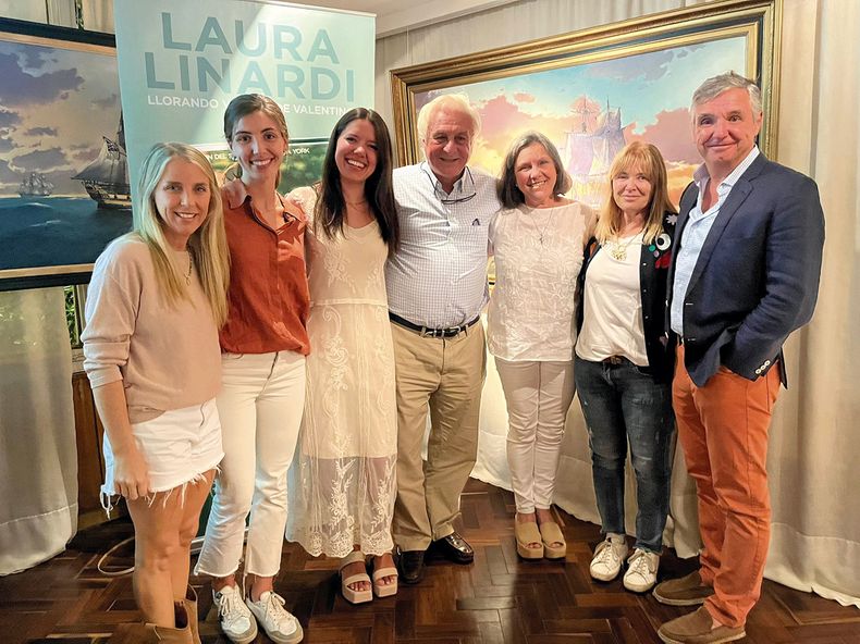 Jimena Areoso, Francisca y Pierina Linardi, Roberto Canessa, Verónica Linardi, Malena Nin y José María Linardi