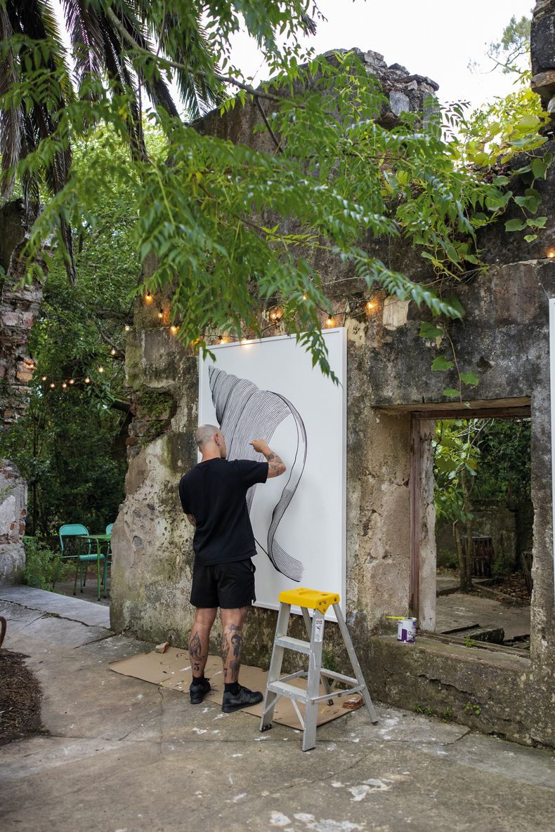 Alfalfa pintando en vivo