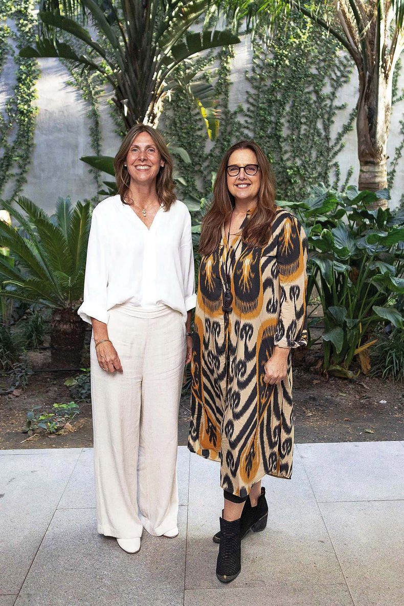 La responsable de Relaciones Institucionales, Asuntos Corporativos y Sustentabilidad de FNC Gabriela Cibils con Laura Blois, de Agencia Go