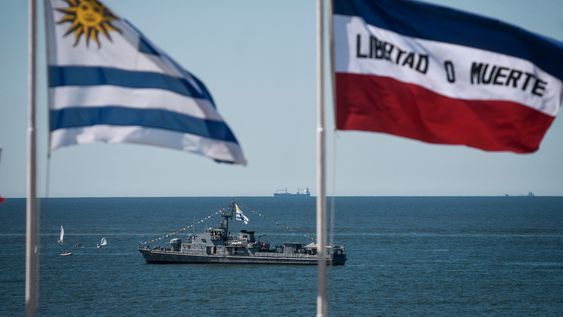 La Armada Nacional reclama desde hace años contar con patrulleros oceánicos que permitan controlar las aguas soberanas uruguayas. La Armada Nacional reclama desde hace años contar con patrulleros oceánicos que permitan controlar las aguas soberanas uruguayas.
