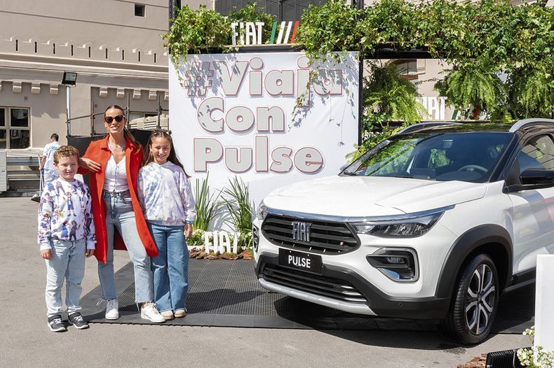 Valeria Hernández con Máximo y Sol Bonilla