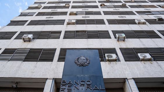 Fachada del Banco Central del Uruguay. Fachada del Banco Central del Uruguay.