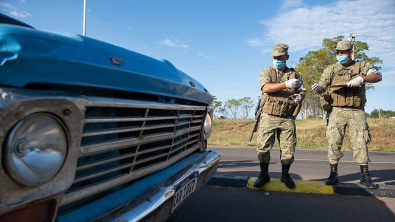 Puesto de control fronterizo en Curticeiras, Rivera. Foto: Santiago Mazzarovich / adhocFOTOS Puesto de control fronterizo en Curticeiras, Rivera. Foto: Santiago Mazzarovich / adhocFOTOS