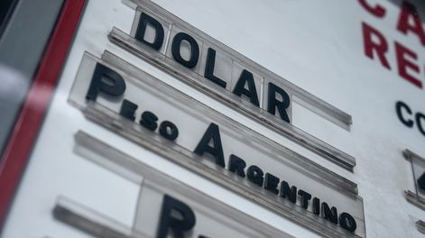 Pizarra de una casa de cambio del Centro de Montevideo.