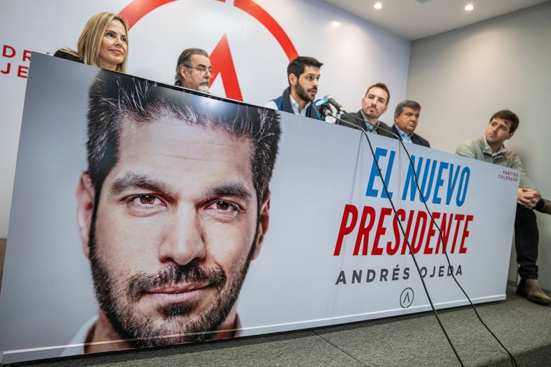 Andrés Ojeda acompañado por su equipo técnico en temas de seguridad