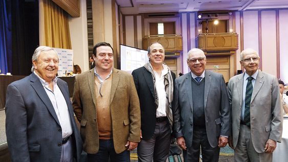 Director del Estudio Luis E. Lecueder Carlos Lecueder, presidente de Appcu y socio director de González Conde Ignacio González Conde, director de Kopel Sánchez Sebastián Sánchez, tesorero de ADM Nilo Peile y miembro del Consejo Directivo de ADM Víctor Riccardi. Director del Estudio Luis E. Lecueder Carlos Lecueder, presidente de Appcu y socio director de González Conde Ignacio González Conde, director de Kopel Sánchez Sebastián Sánchez, tesorero de ADM Nilo Peile y miembro del Consejo Directivo de ADM Víctor Riccardi.