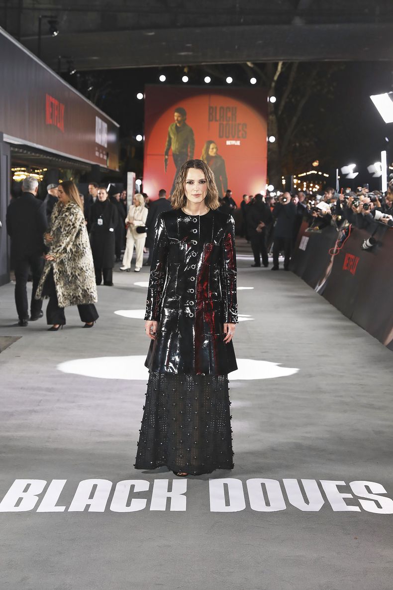 Keira Knightley&nbsp;en la première de&nbsp;Palomas negras, la&nbsp;serie de Netflix en la que actúa