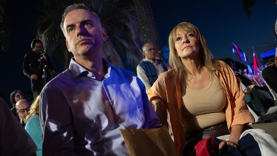 Yamandú Orsi y Carolina Cosse, durante la conmemoración del 53 aniversario del primer acto del Frente Amplio. Foto: Pablo Vignali / Adhoc. Yamandú Orsi y Carolina Cosse, durante la conmemoración del 53 aniversario del primer acto del Frente Amplio. Foto: Pablo Vignali / Adhoc.