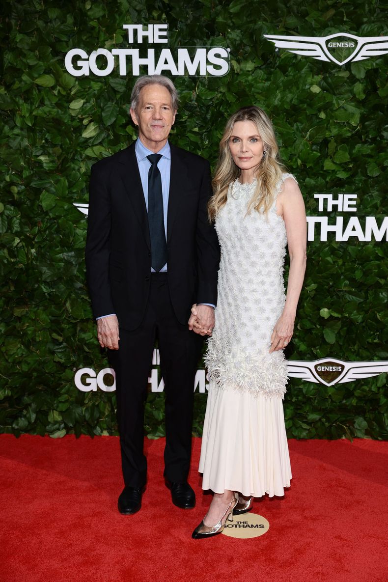 Michelle Pfeiffer, que asistió a la ceremonia junto a su esposo, David E. Kelley, recibió el premio Leyenda. 