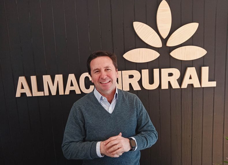 El empresario Diego Mora dirige un tambo en Florida, Almacén Rural y Matra