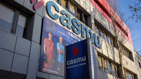 Fachada de policlínica del Casmu ubicada en 8 de Octubre.