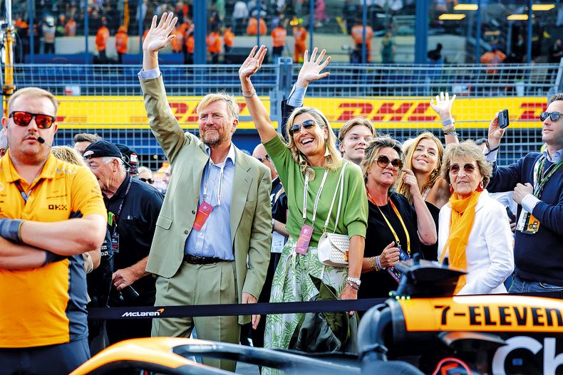 Los reyes de los Países Bajos, Willem-Alexander y Máxima, con el príncipe Claus-Casimir y las&nbsp;princesas Alexia y Magriet en el circuito de Zandvoort