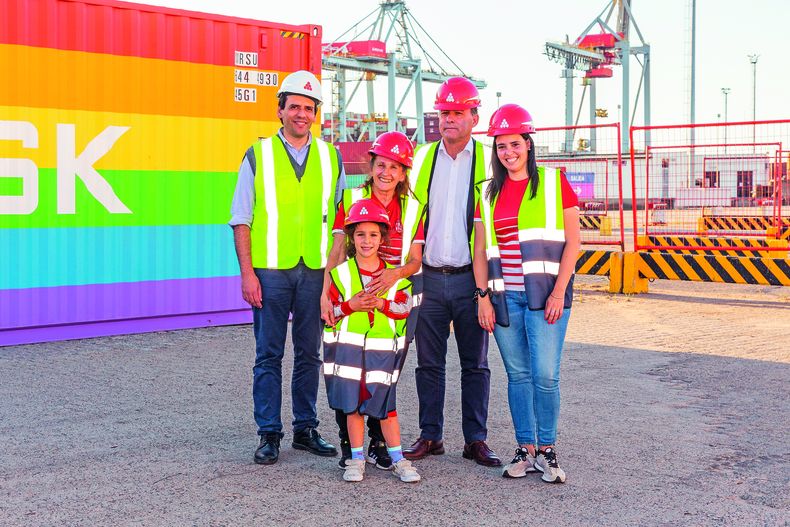 El encargado de Recursos Humanos de TCP Juan Carlos González, Rosario Montemuiño, de Alas Rojas River, Julieta López y Arturo Torres, del Mides, y Paola Pérez, de Alas Rojas River