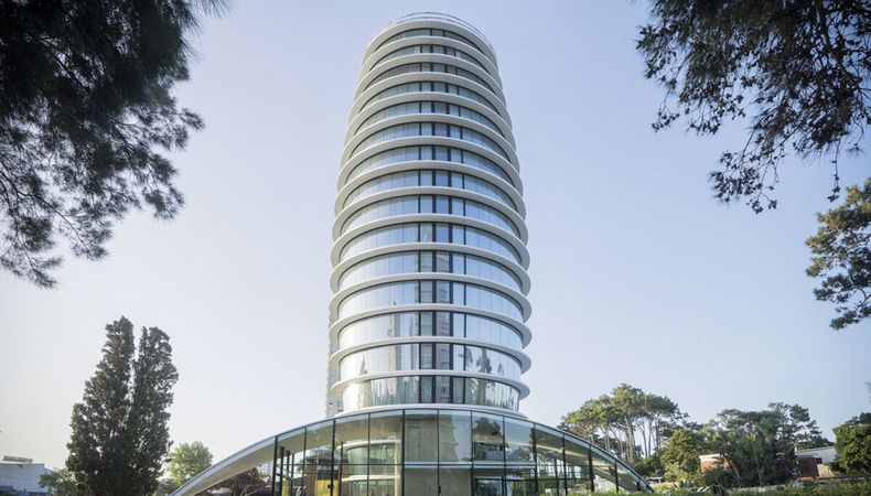imagen de Así es el edificio de Punta del Este que fue premiado en Alemania