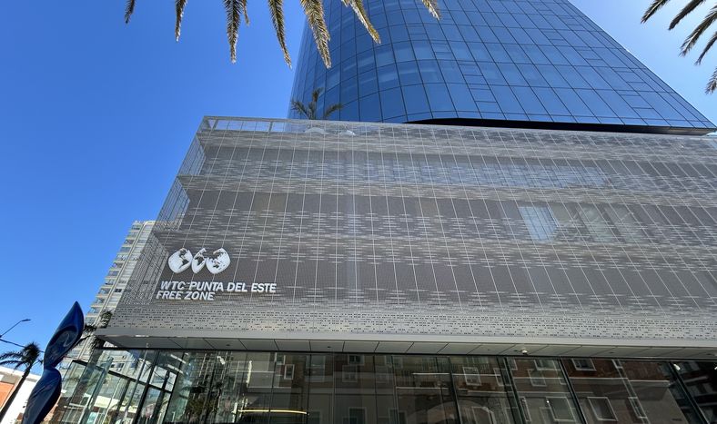 Fachada del World Trade Center Punta del Este.