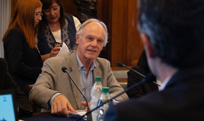 Senador Daniel Borbonet.