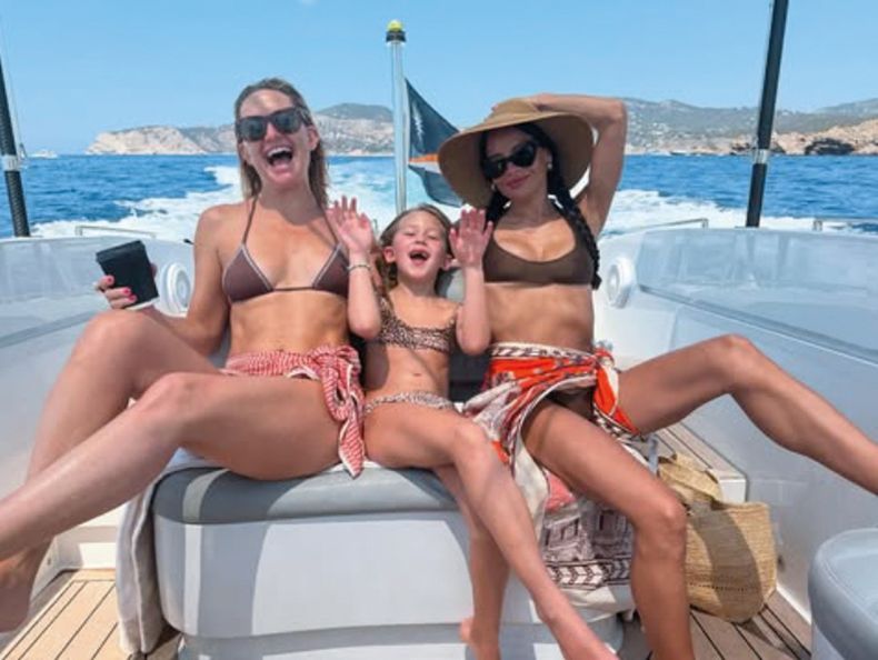 La actriz Kate Hudson realizó un “viaje de chicas” por Grecia, Italia y Francia&nbsp;junto a su hija y algunas amigas