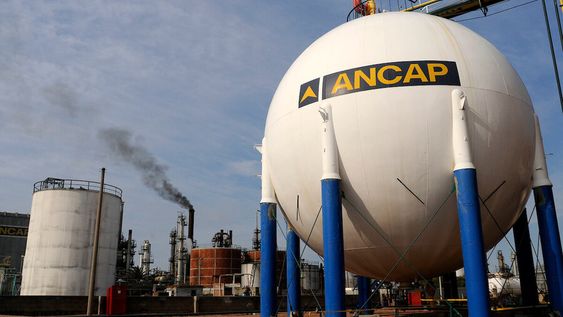 En la refinería de La Teja se procesan unos 45.000 barriles diarios de crudo En la refinería de La Teja se procesan unos 45.000 barriles diarios de crudo