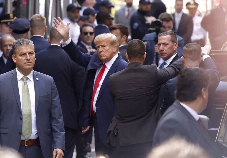 Donald Trump comparece en audiencia ante un juez en Nueva York. Foto: AFP