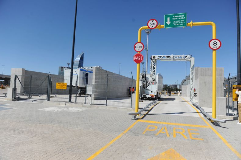 Los equipos están en funcionamiento las 24 horas y se prevé que controlen el 80% del total de las cargas del puerto