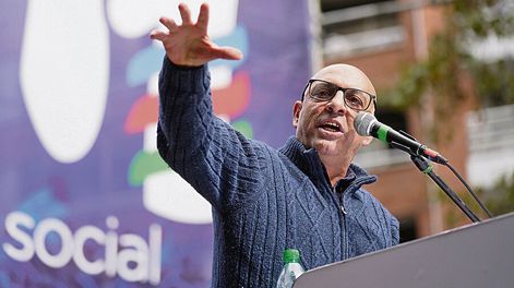 Presidente del PIT-CNT, Marcelo Abdala, durante el acto del Día de los Trabajadores. Foto: Javier Calvelo, adhocFOTOS