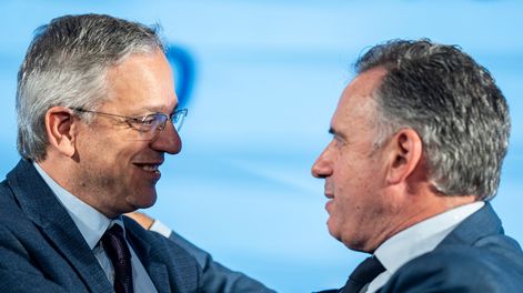 Rodrigo Arim, designado futuro director de la OPP, junto al presidente electo Yamandú Orsi