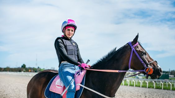 fernanda rodriguez es la primera mujer jockey profesional en el hipodromo de maronas fernanda rodriguez es la primera mujer jockey profesional en el hipodromo de maronas
